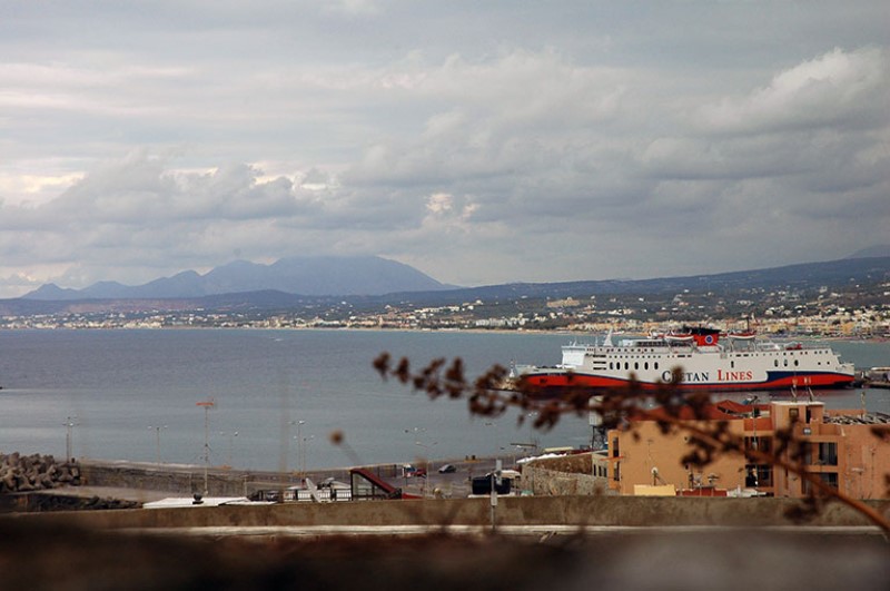 La nave Cretan lines ancorata nel porto. Rethymno. Ρέθυμνο